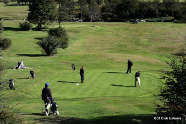 Jugar al golf en la cancha más austral del mundo